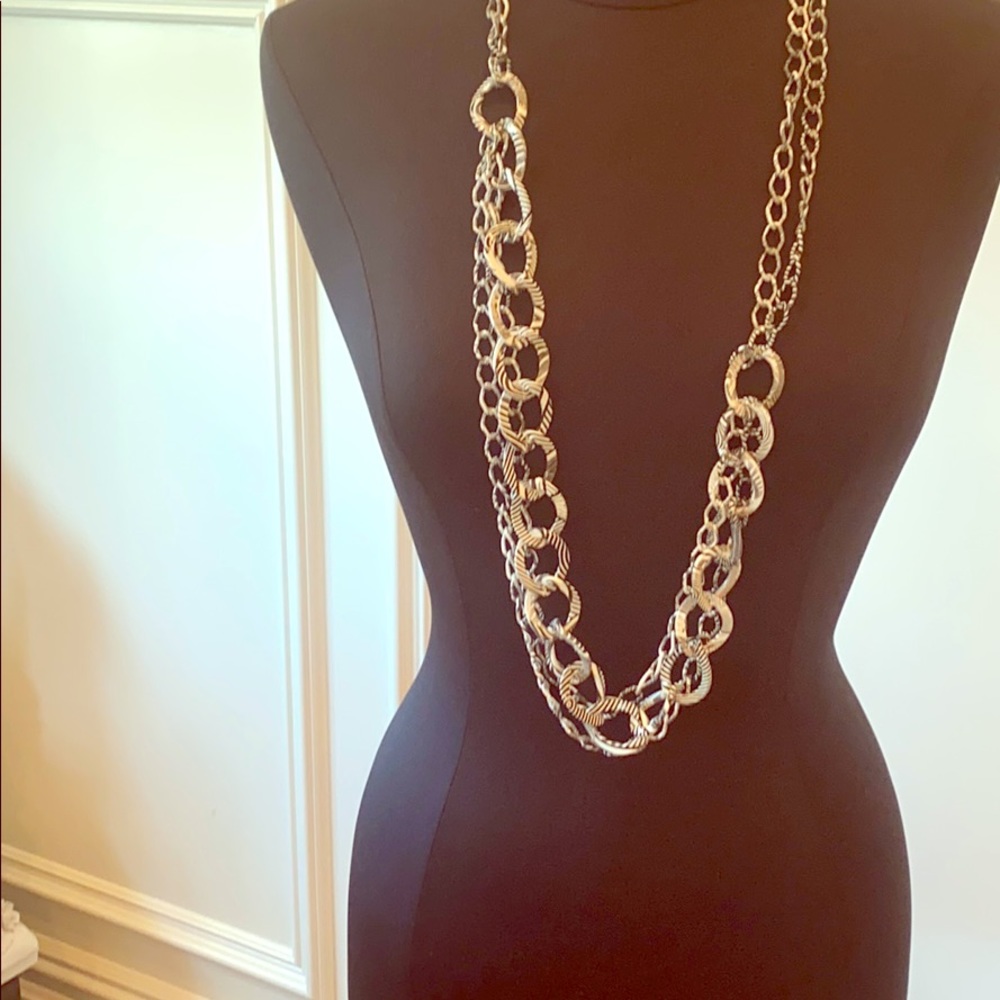 Acrylic black and bone white variate link necklace